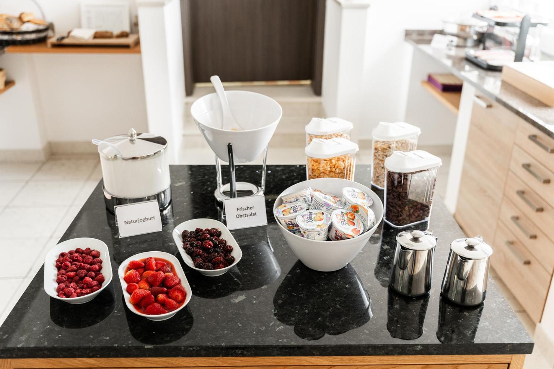 Hotel Vier Jahreszeiten Therme & Kliniken Bad Krozingen Naehe Freiburg & Schwarzwald Ideal Fuer Wellness Kur & Business Ausfluege 24H Check In- Wlan & Parken Gratis Экстерьер фото