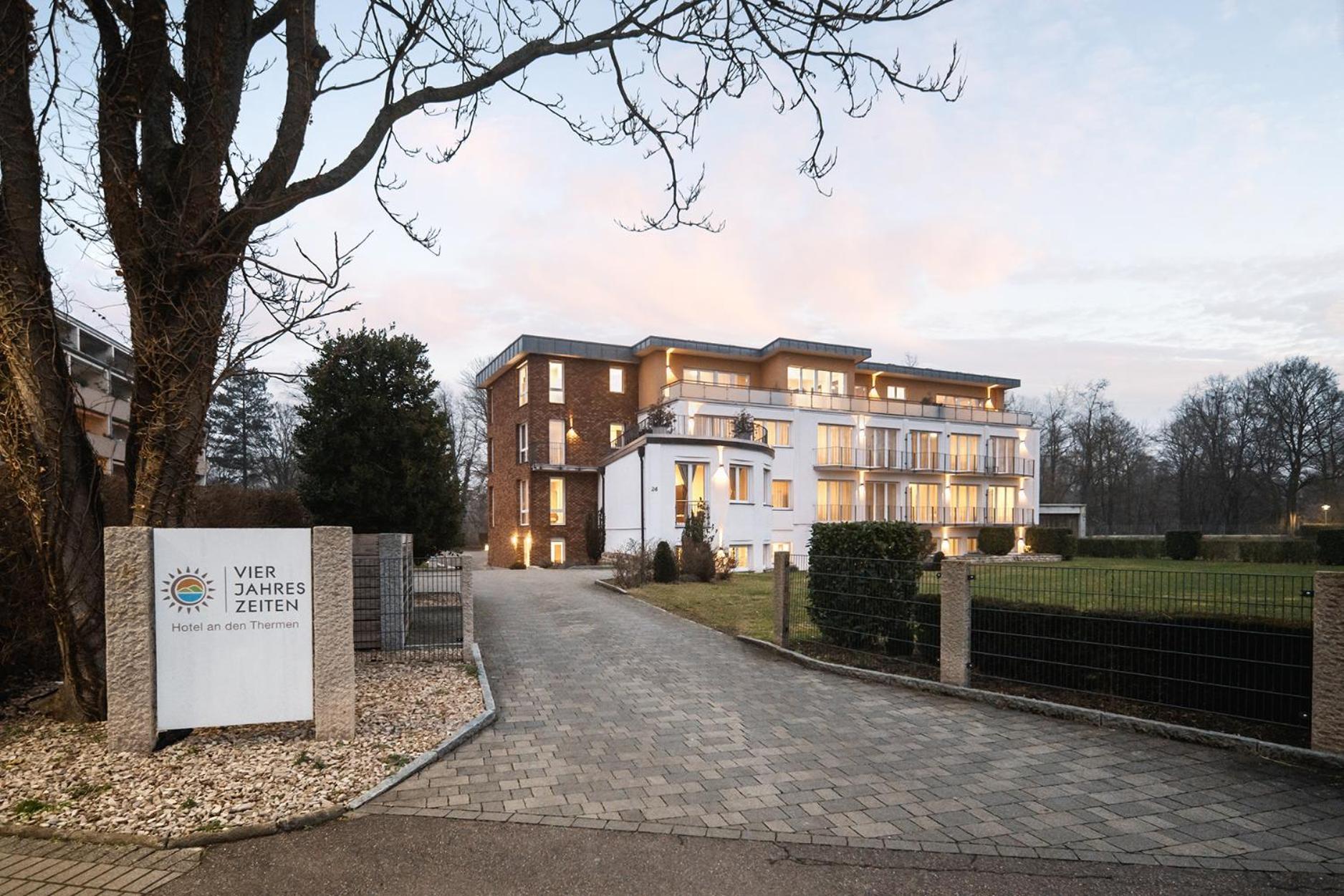 Hotel Vier Jahreszeiten Therme & Kliniken Bad Krozingen Naehe Freiburg & Schwarzwald Ideal Fuer Wellness Kur & Business Ausfluege 24H Check In- Wlan & Parken Gratis Экстерьер фото